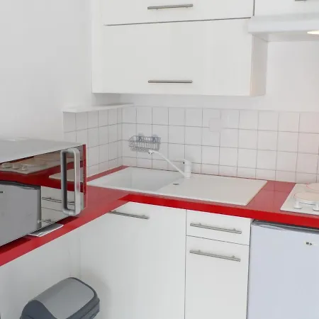 2 Pieces Avec Balcon Ensoleille Pres De L'hippodrome De - Fr-1-487-297 Appartement Cabourg
