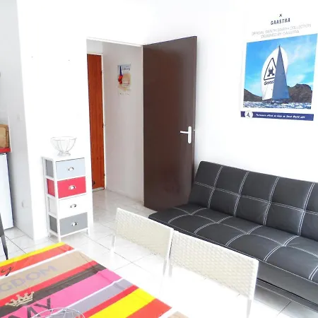 2 Pièces Avec Balcon Ensoleillé Près De L'hippodrome De - Fr-1-487-297 Appartement