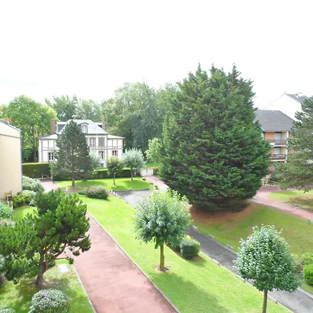 2 Pieces Avec Balcon Ensoleille Pres De L'hippodrome De - Fr-1-487-297