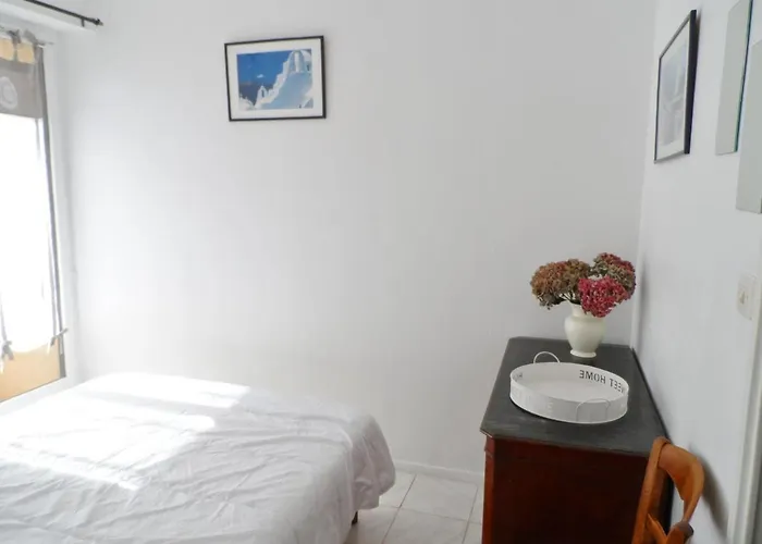 2 Pieces Avec Balcon Ensoleille Pres De L'hippodrome De - Fr-1-487-297