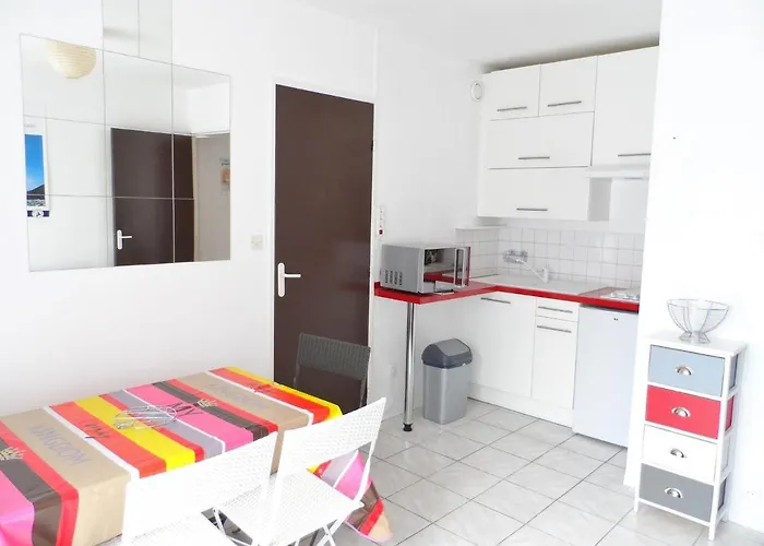 Apartamento 2 Pieces Avec Balcon Ensoleille Pres De L'hippodrome De - Fr-1-487-297 *