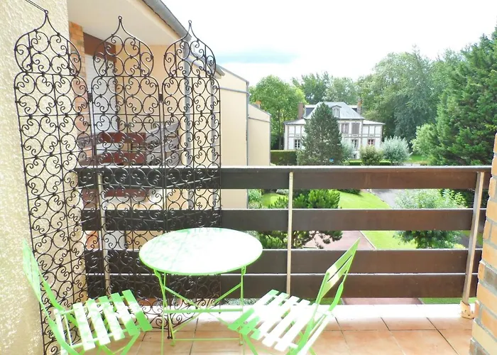 Apartamento 2 Pieces Avec Balcon Ensoleille Pres De L'hippodrome De - Fr-1-487-297