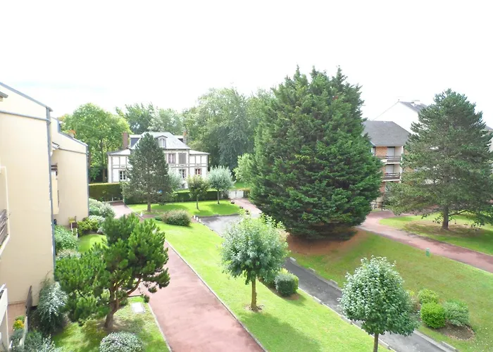 2 Pieces Avec Balcon Ensoleille Pres De L'hippodrome De - Fr-1-487-297